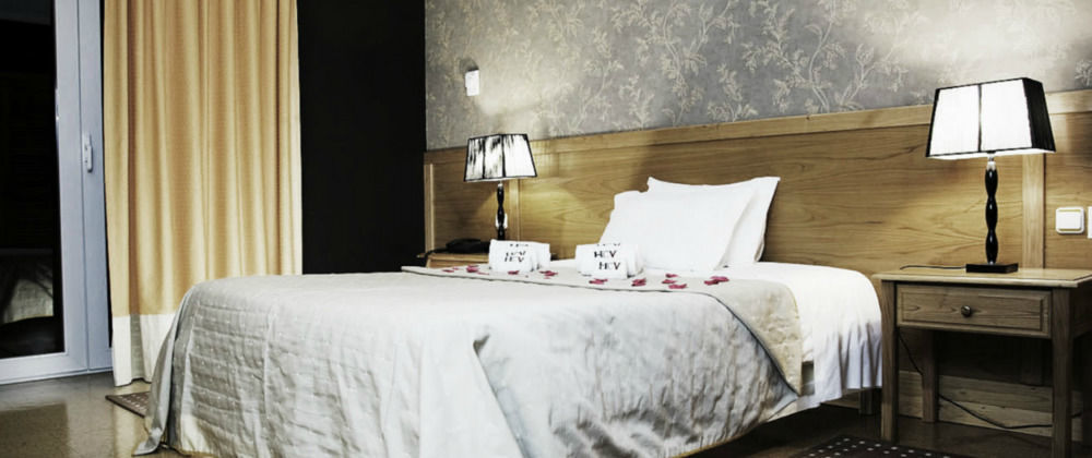 Hotel Castrum Villae By Walk Hotels Castro Laboreiro Exterior photo